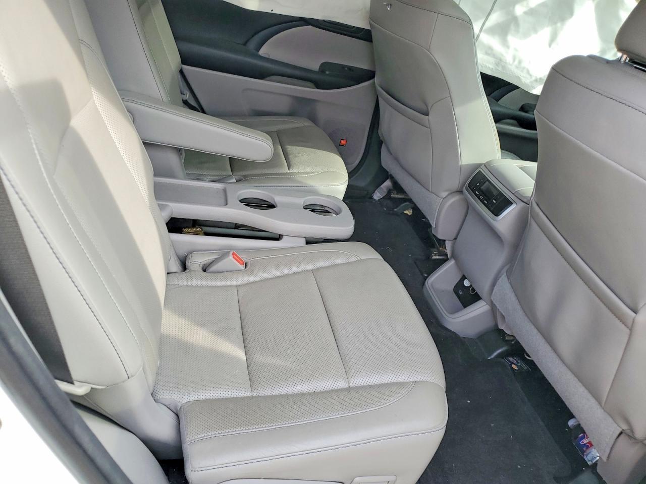 2016 TOYOTA HIGHLANDER