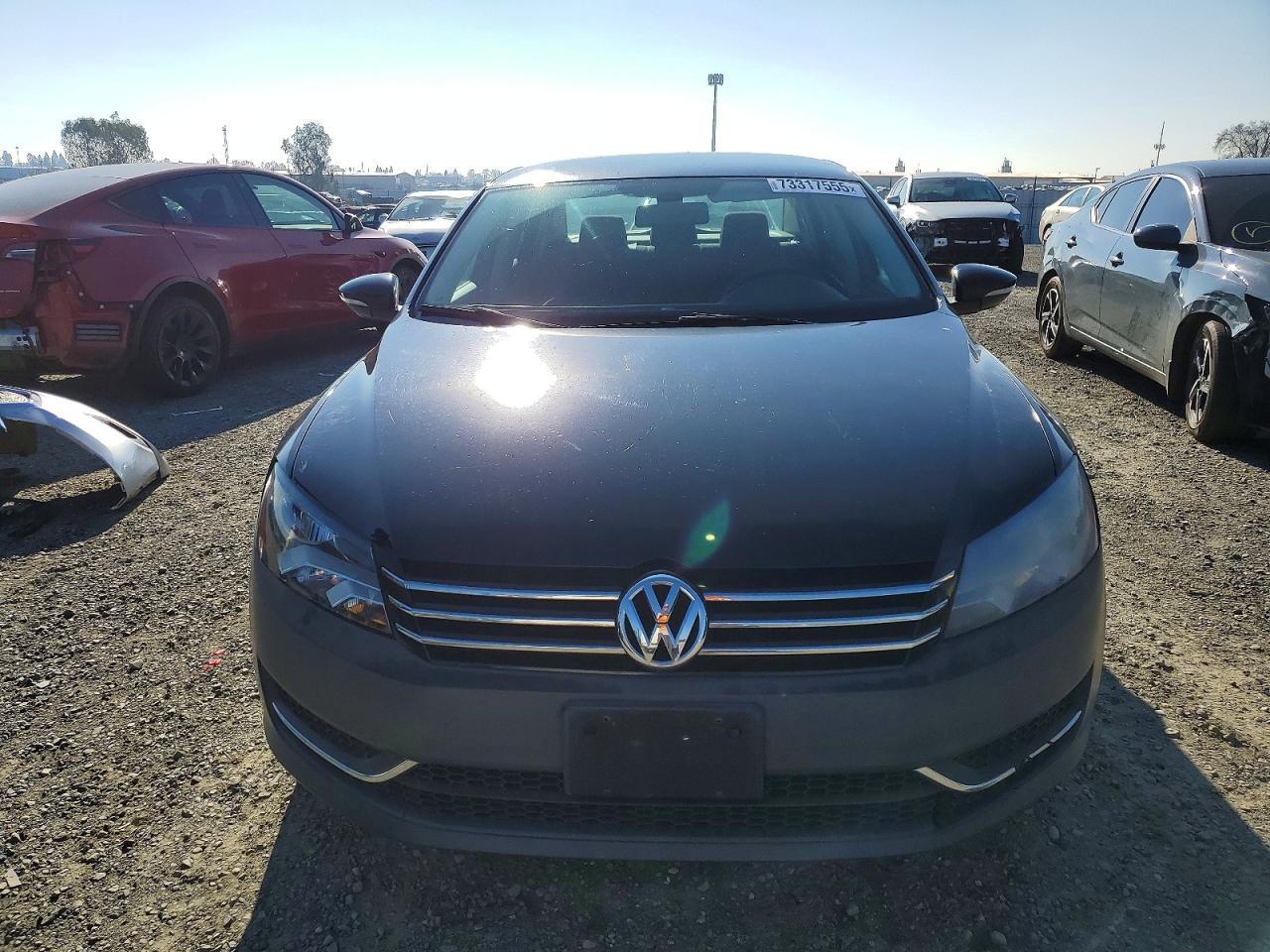 2012 VOLKSWAGEN Passat
