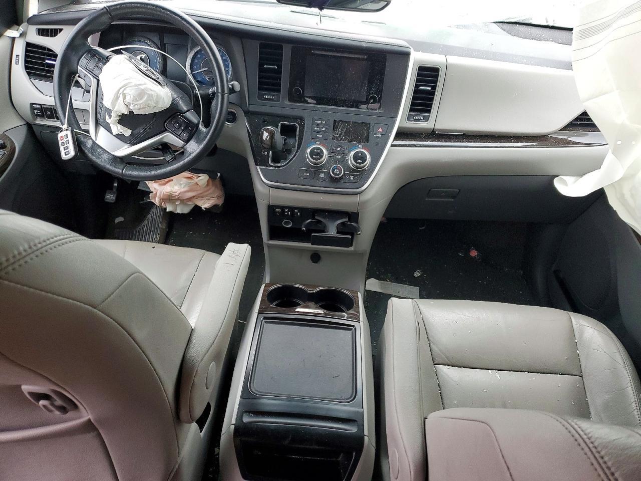 2015 TOYOTA SIENNA