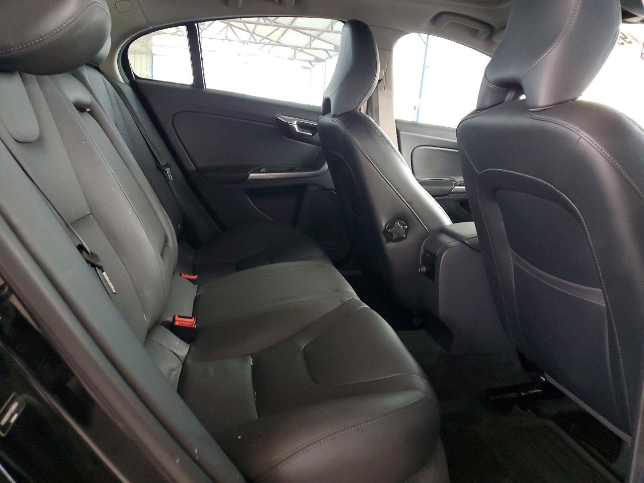 2015 VOLVO S60