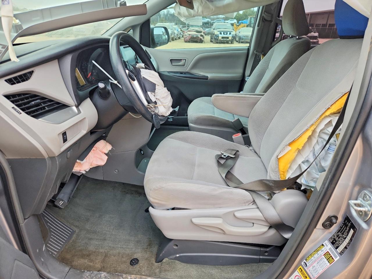 2016 TOYOTA SIENNA
