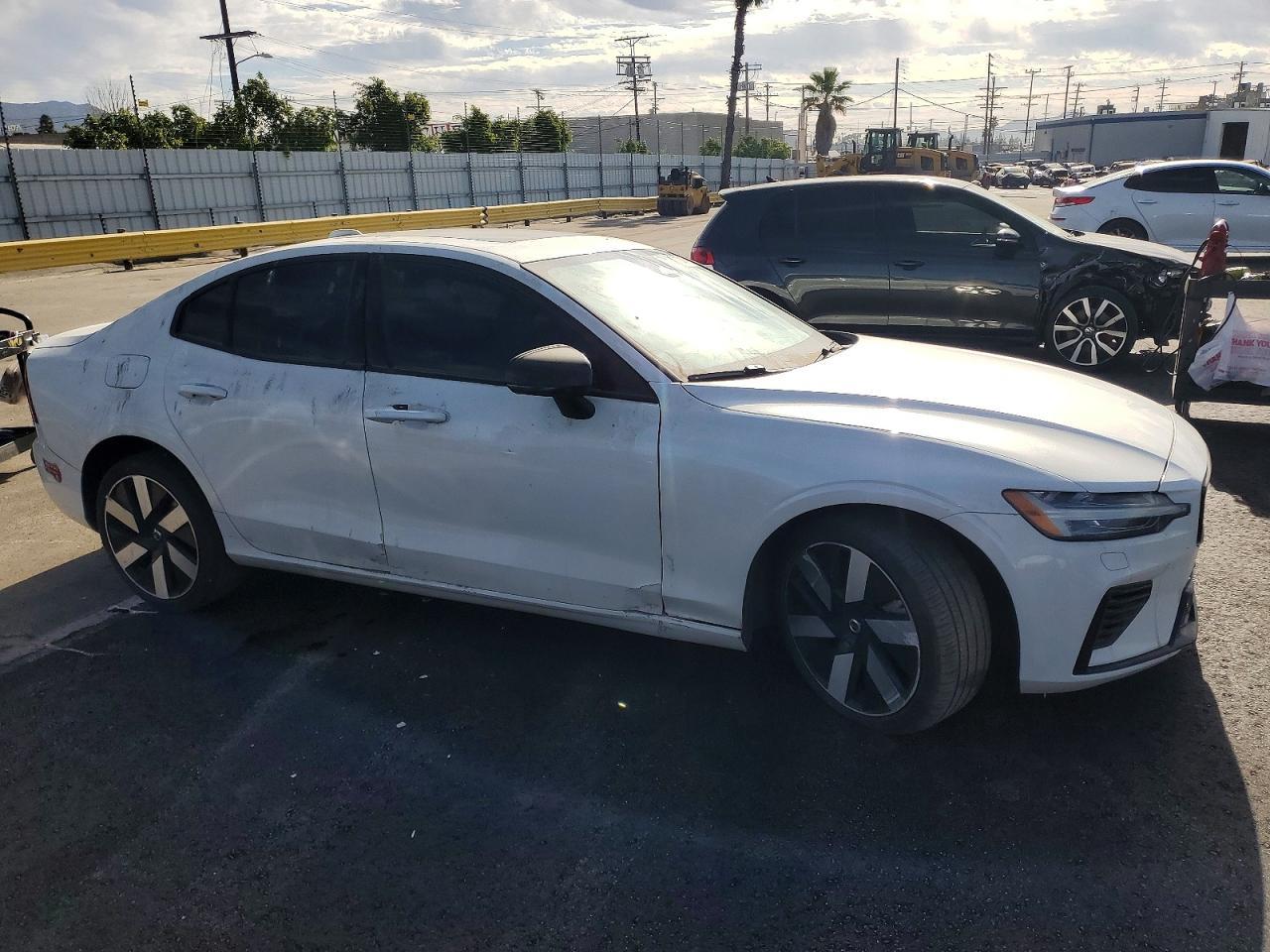 2024 VOLVO S60