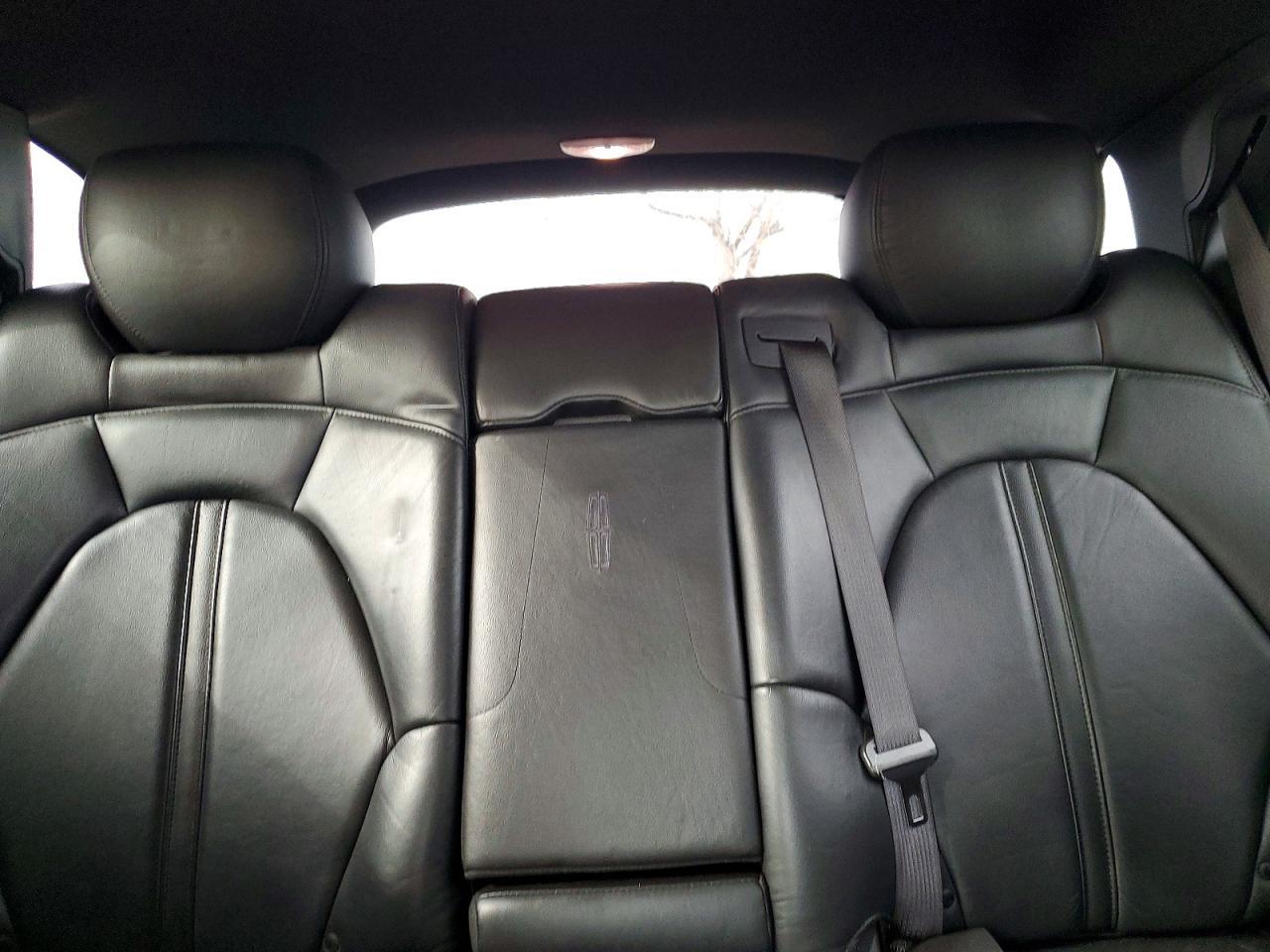 2016 LINCOLN MKT