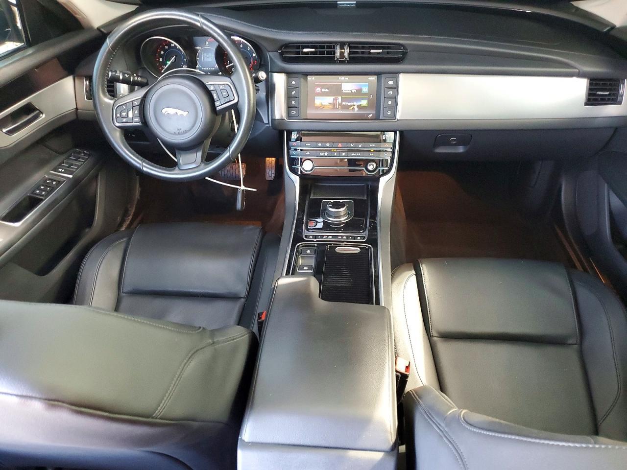 2017 JAGUAR XF