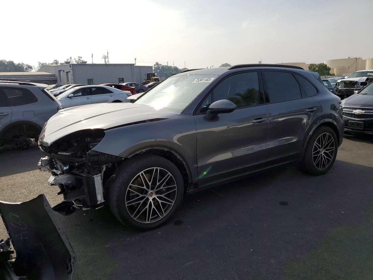 2024 PORSCHE CAYENNE