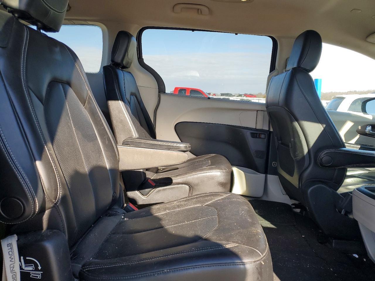 2021 CHRYSLER Voyager