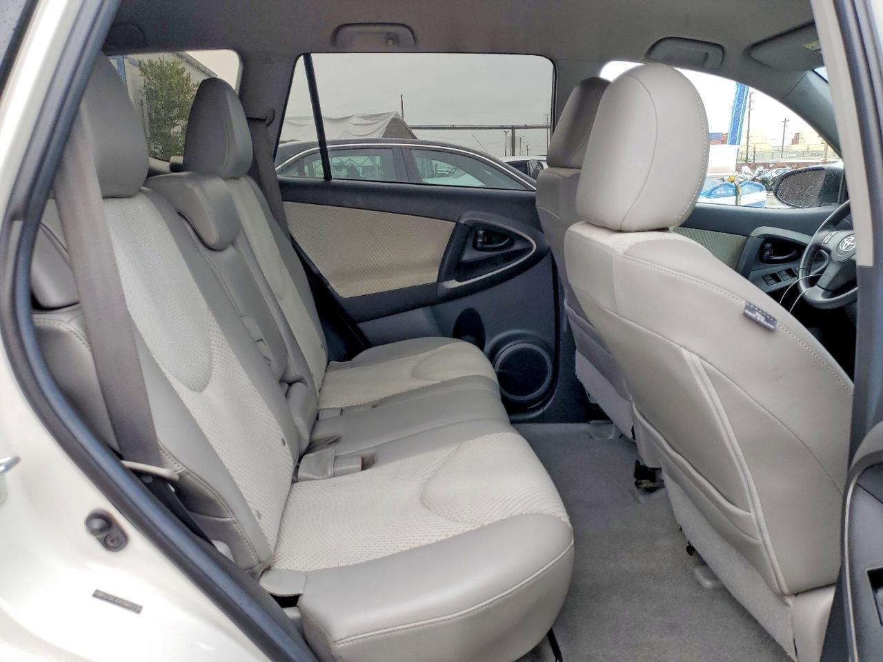 2013 TOYOTA RAV4