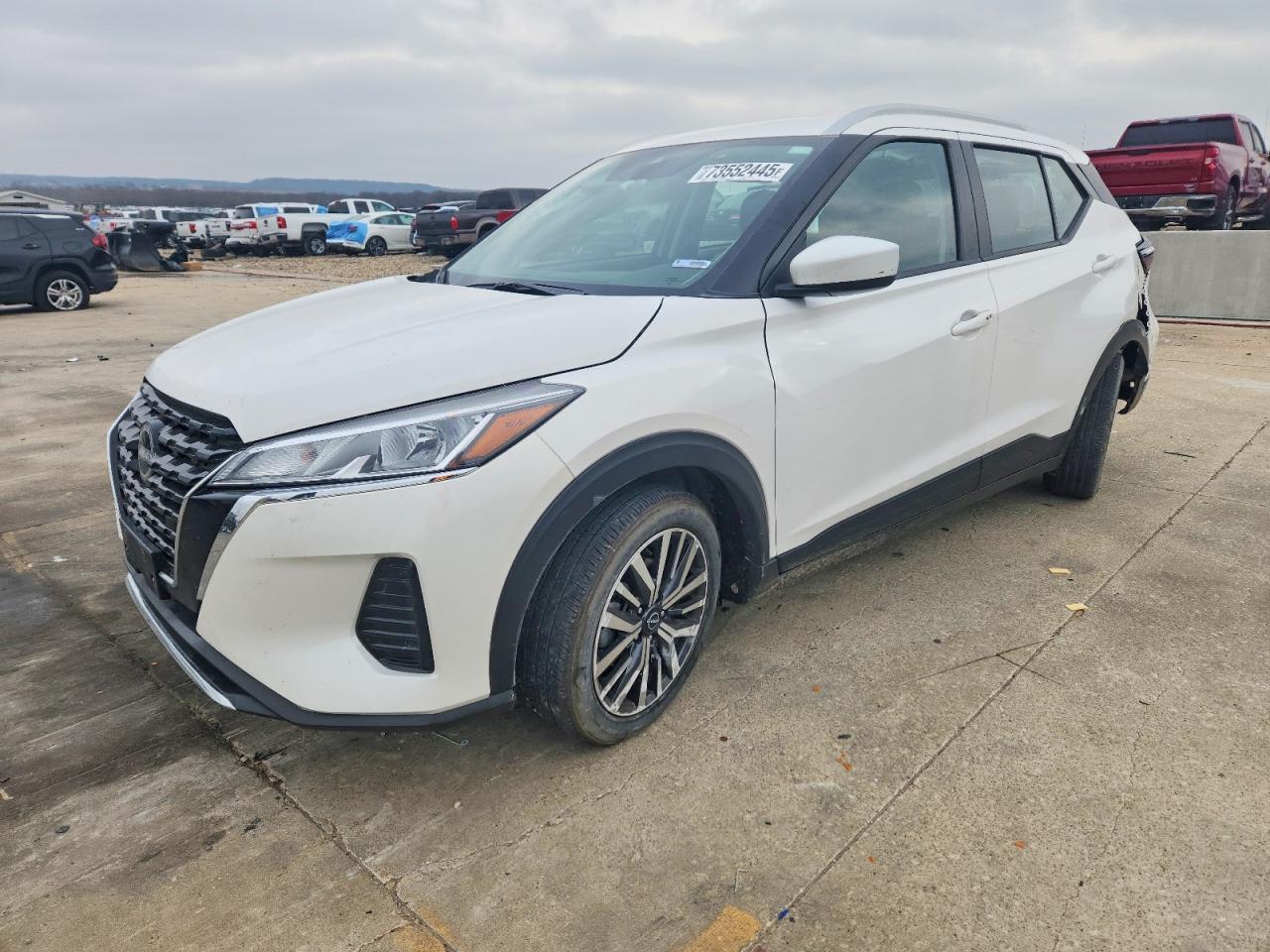 2024 NISSAN KICKS