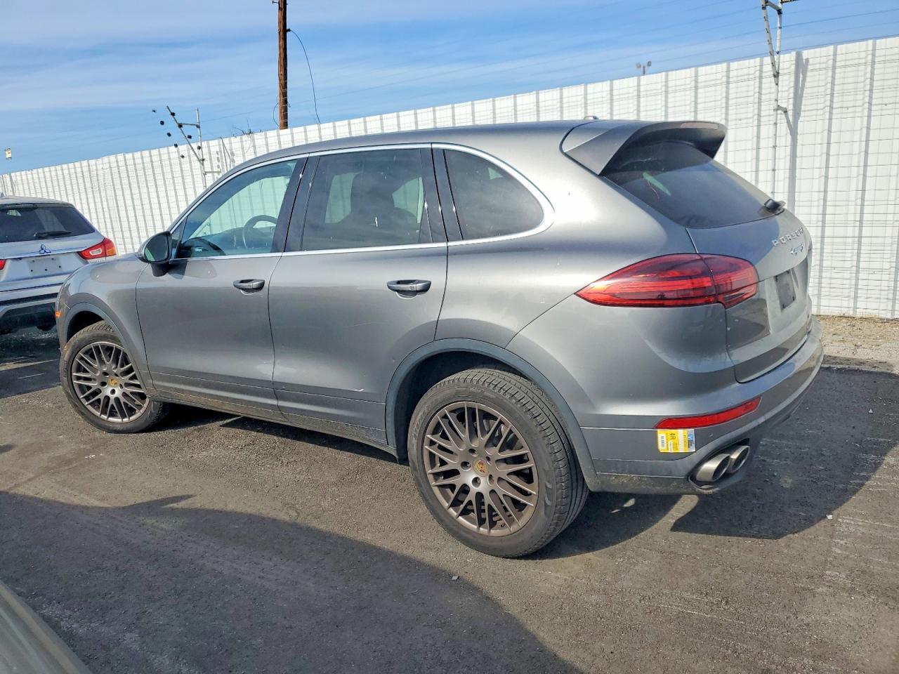 2018 PORSCHE CAYENNE