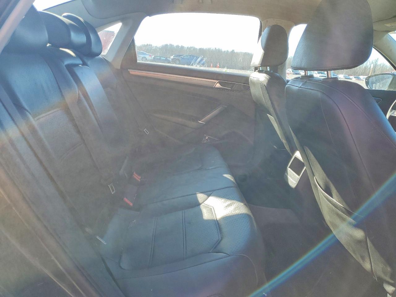 2017 VOLKSWAGEN Passat