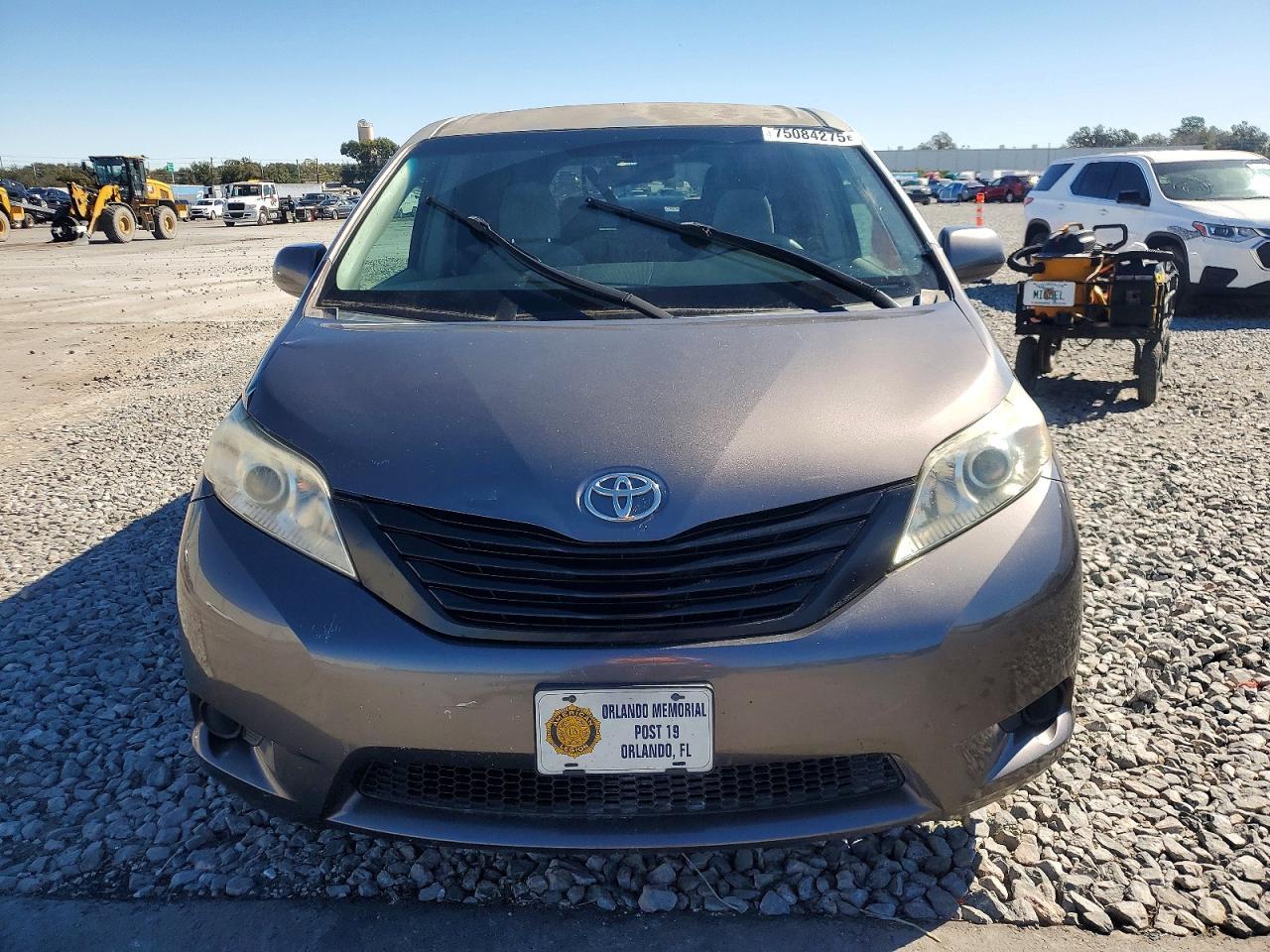2011 TOYOTA SIENNA