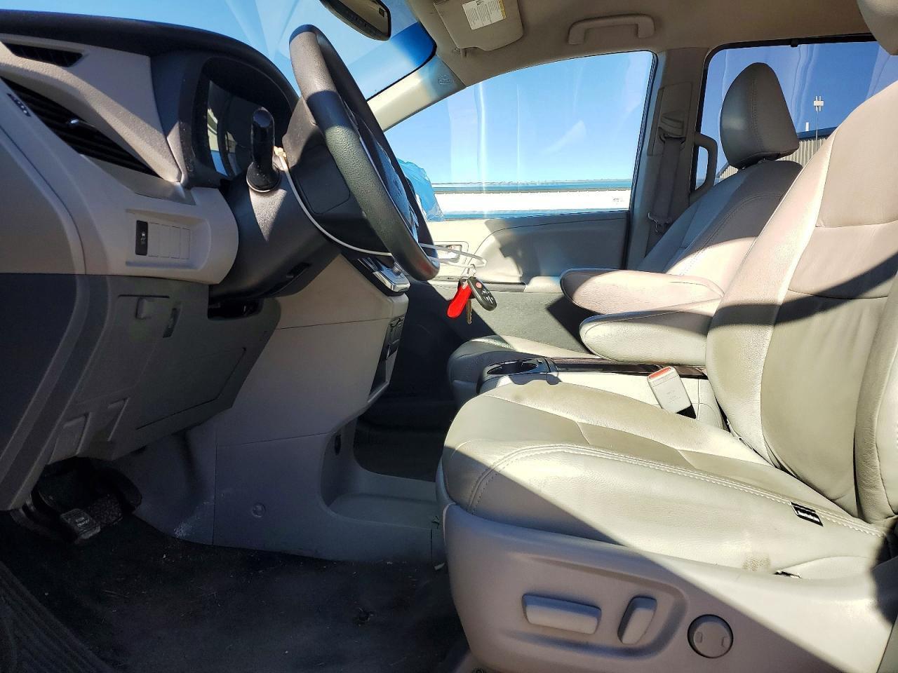 2015 TOYOTA SIENNA