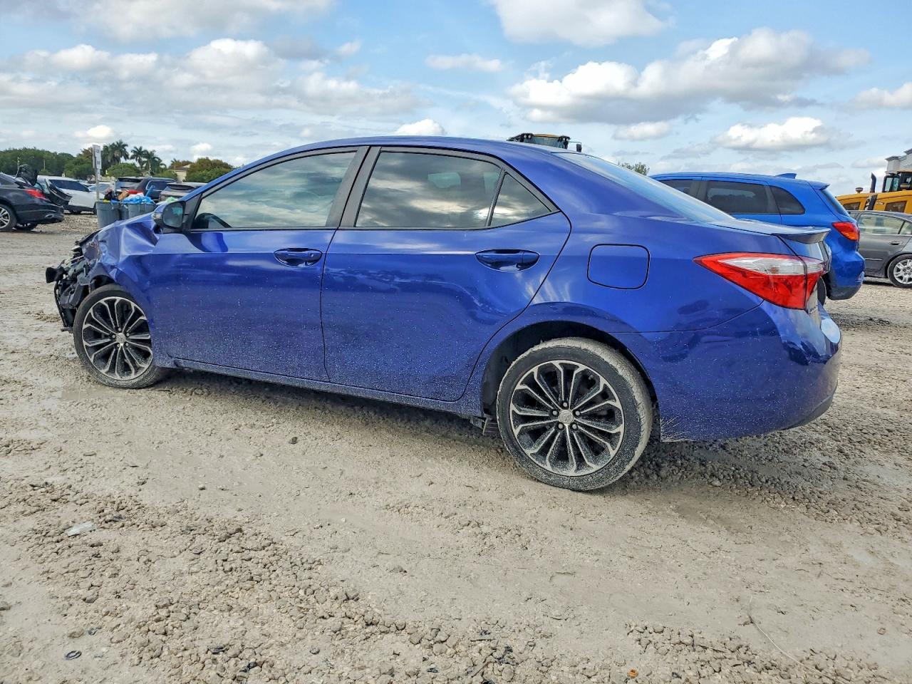 2015 TOYOTA COROLLA
