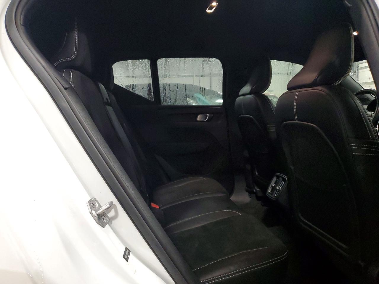 2019 VOLVO XC40
