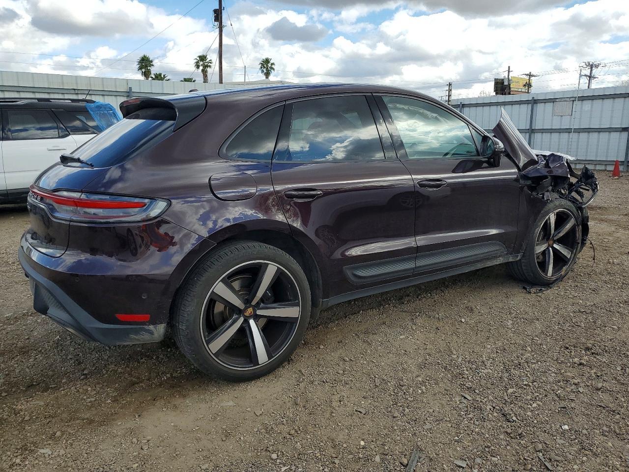 2024 PORSCHE Macan