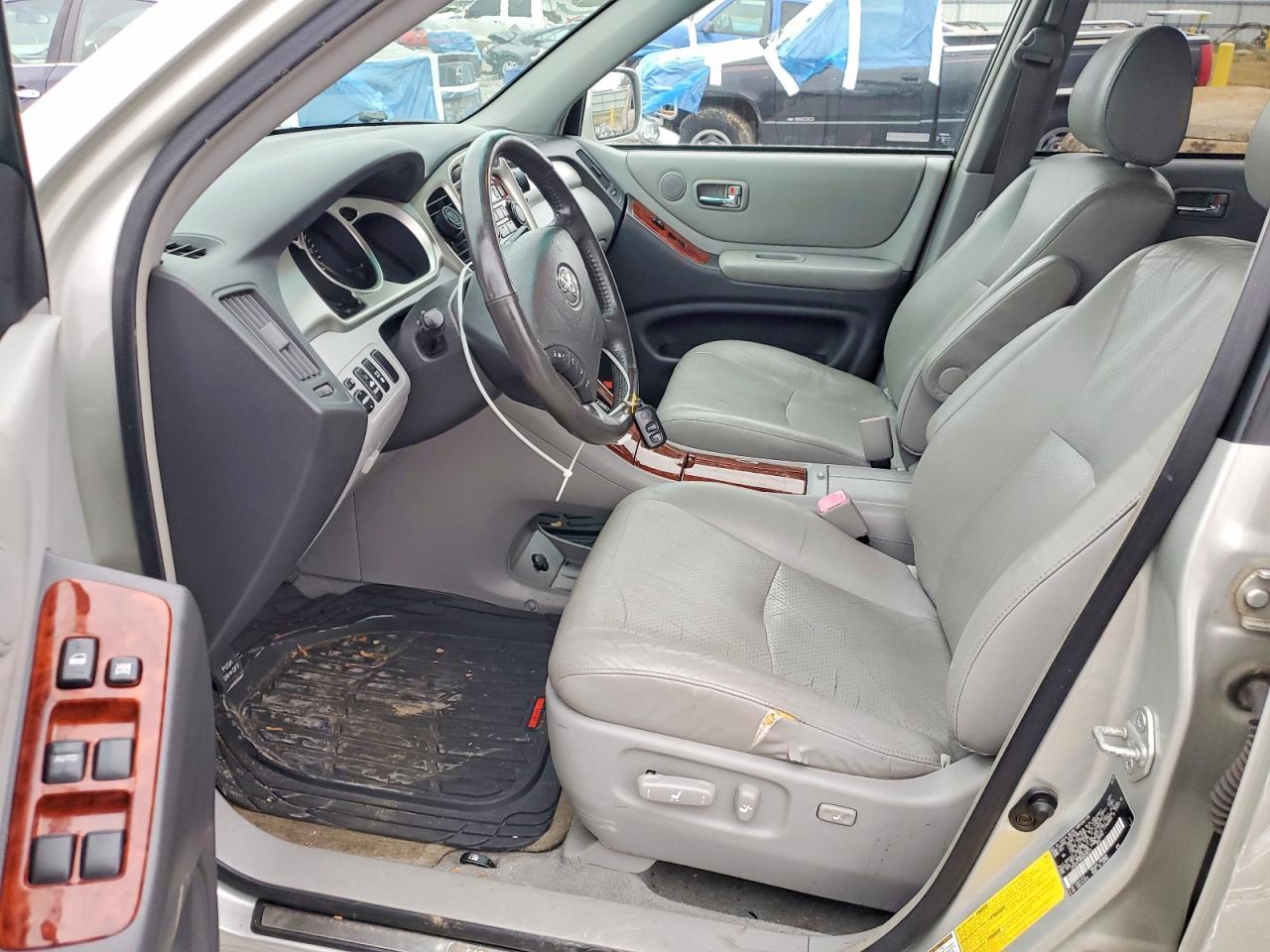2004 TOYOTA HIGHLANDER