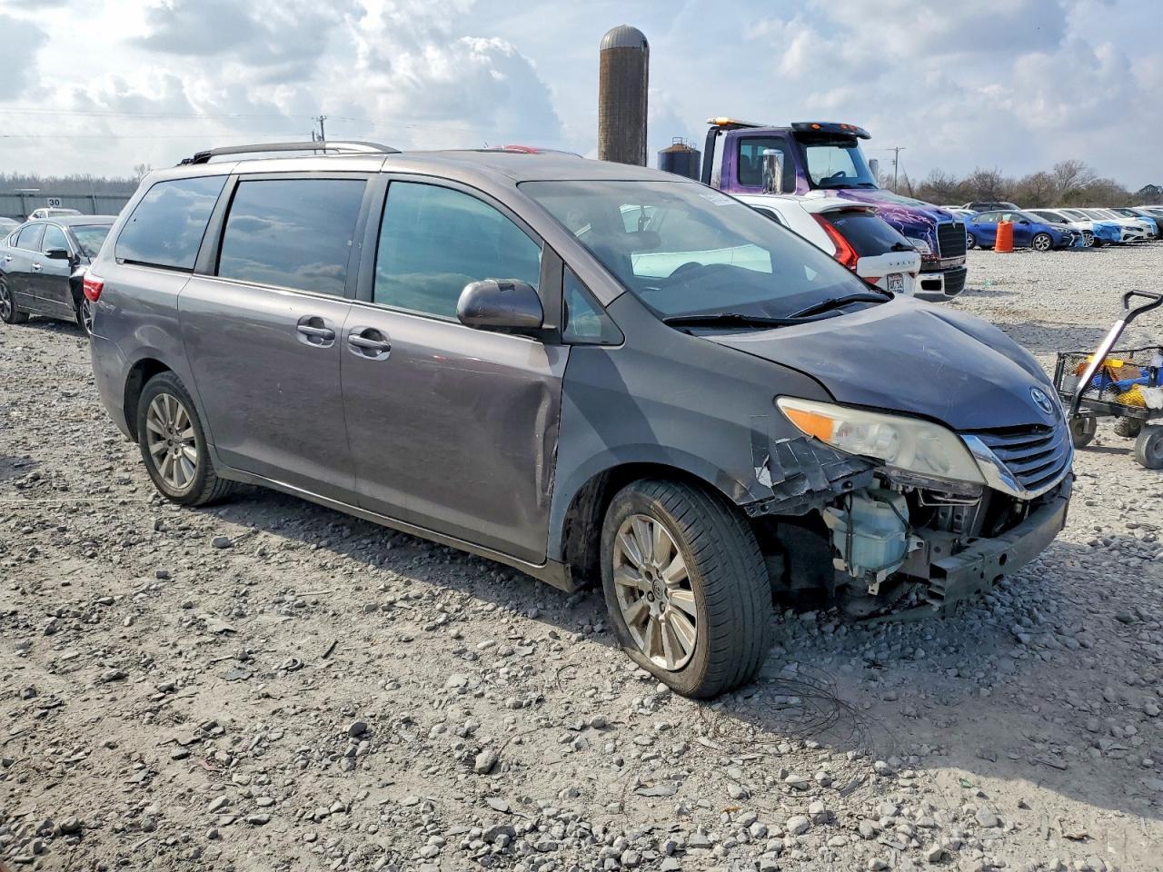 2017 TOYOTA SIENNA