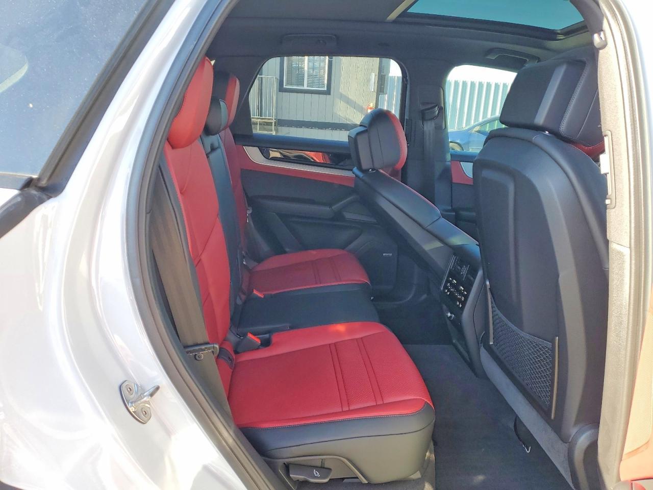 2025 PORSCHE CAYENNE