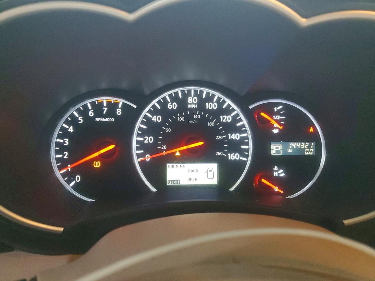 2015 NISSAN Quest