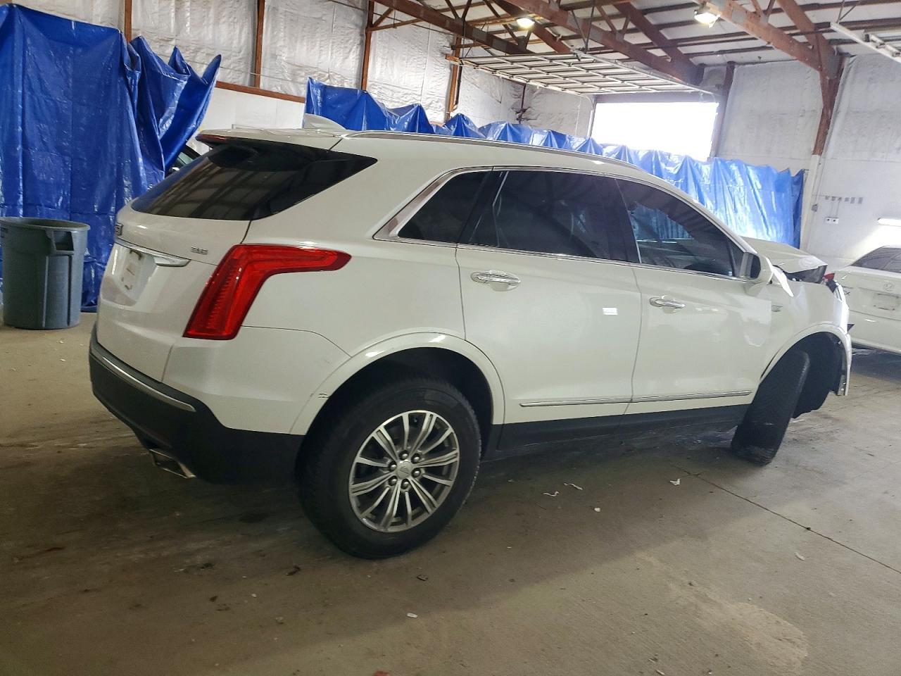 2017 CADILLAC XT5