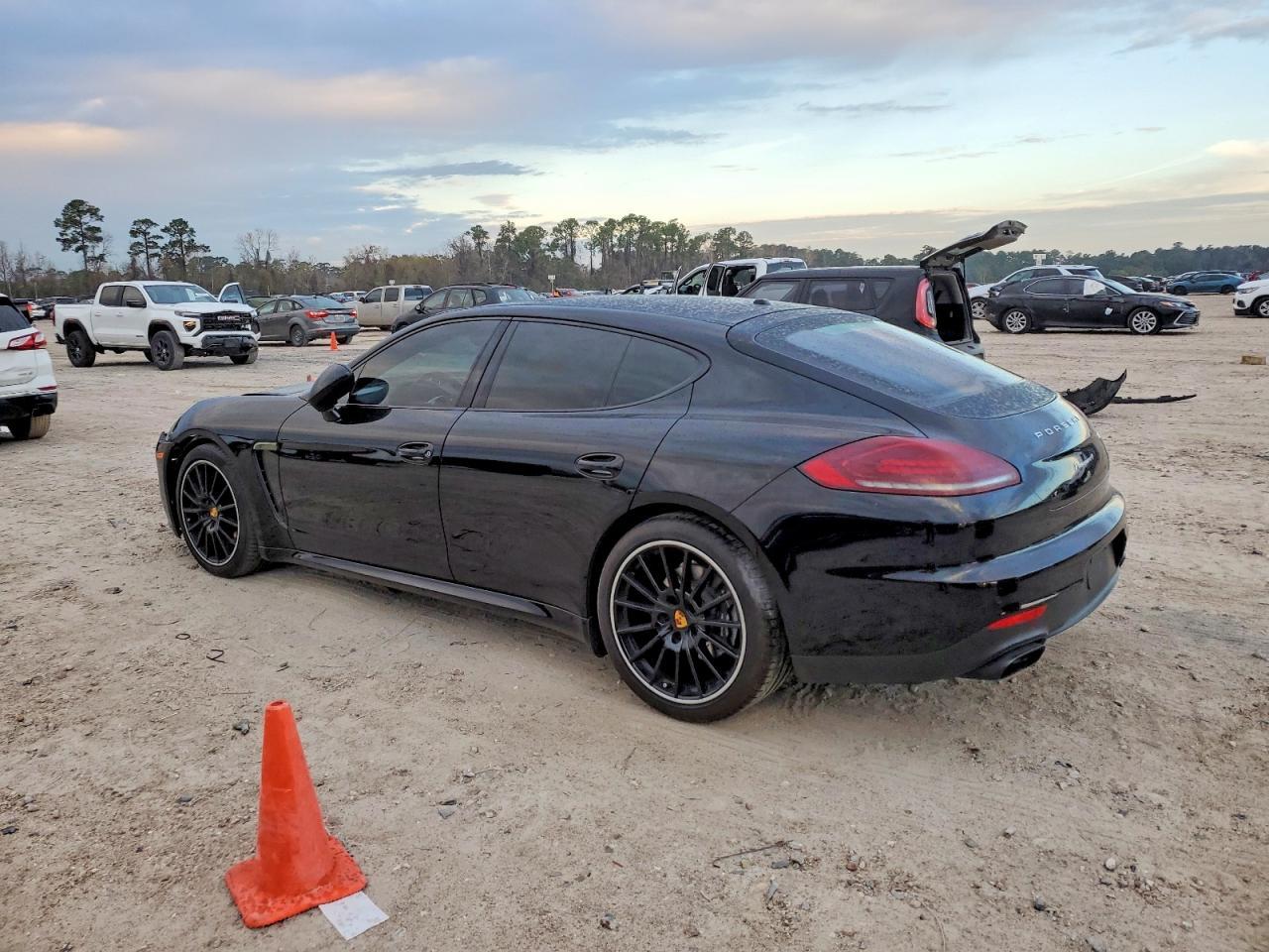 2016 PORSCHE Panamera