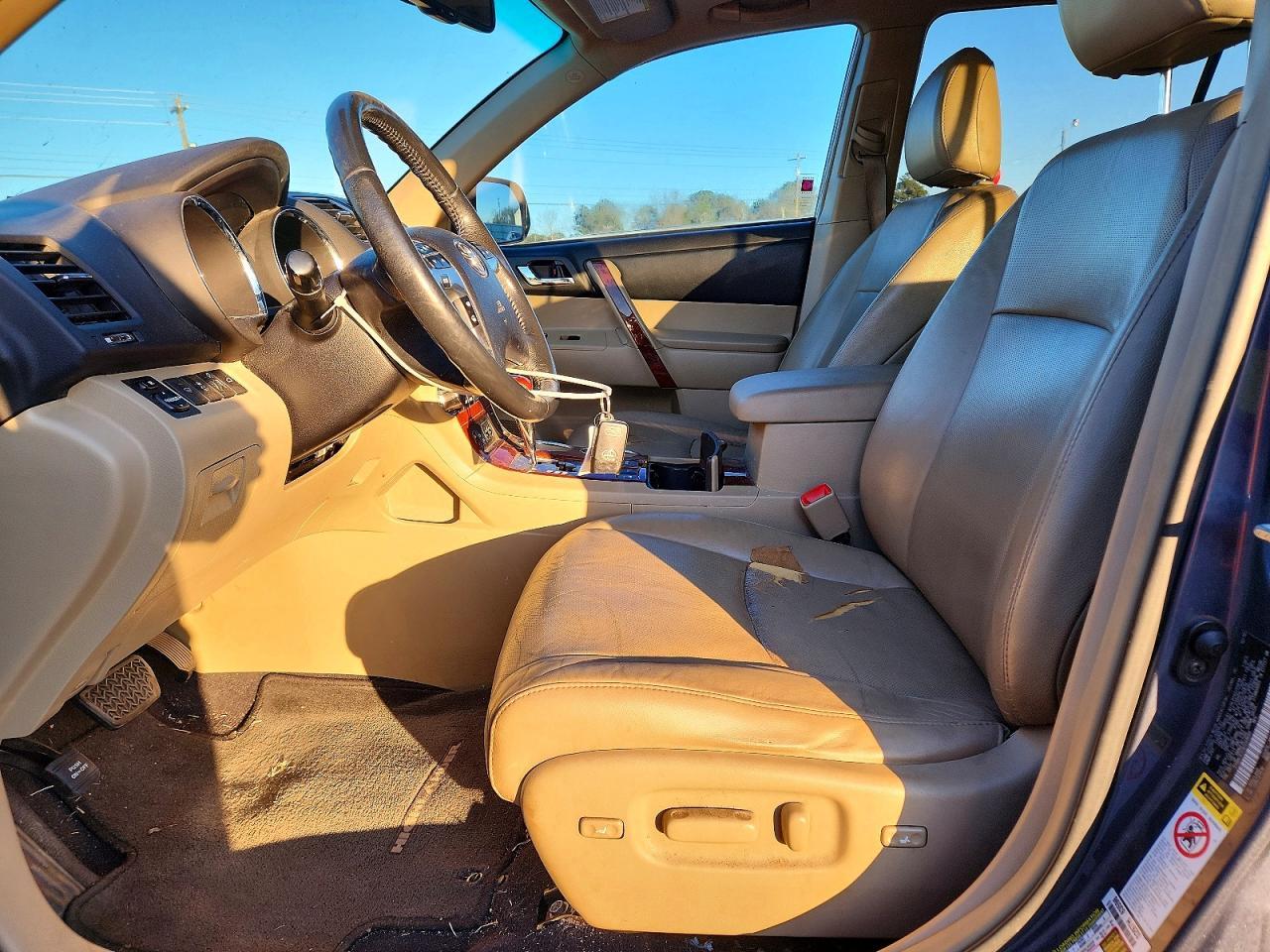 2011 TOYOTA HIGHLANDER
