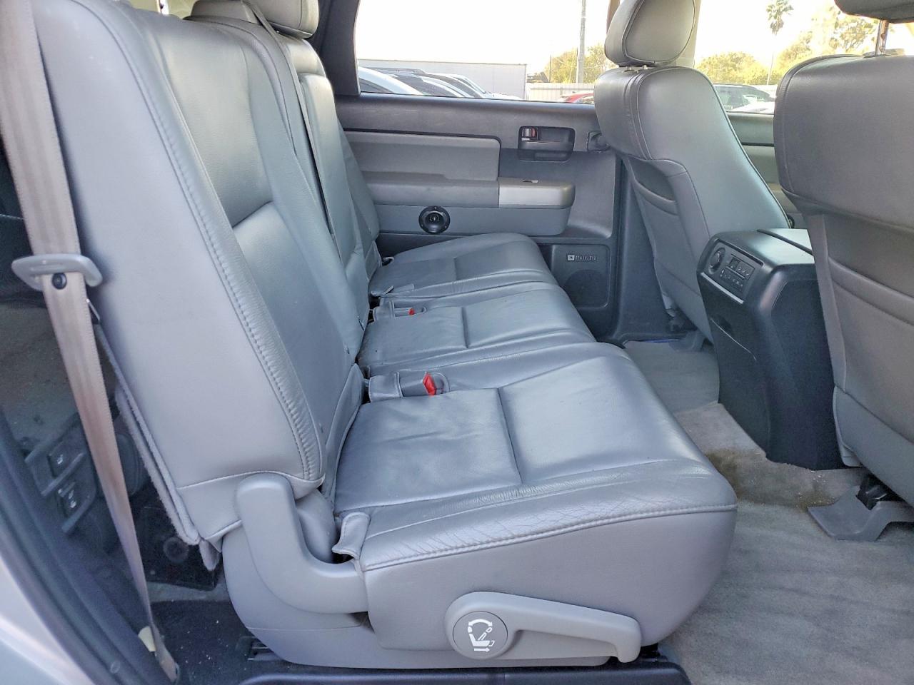 2008 TOYOTA Sequoia