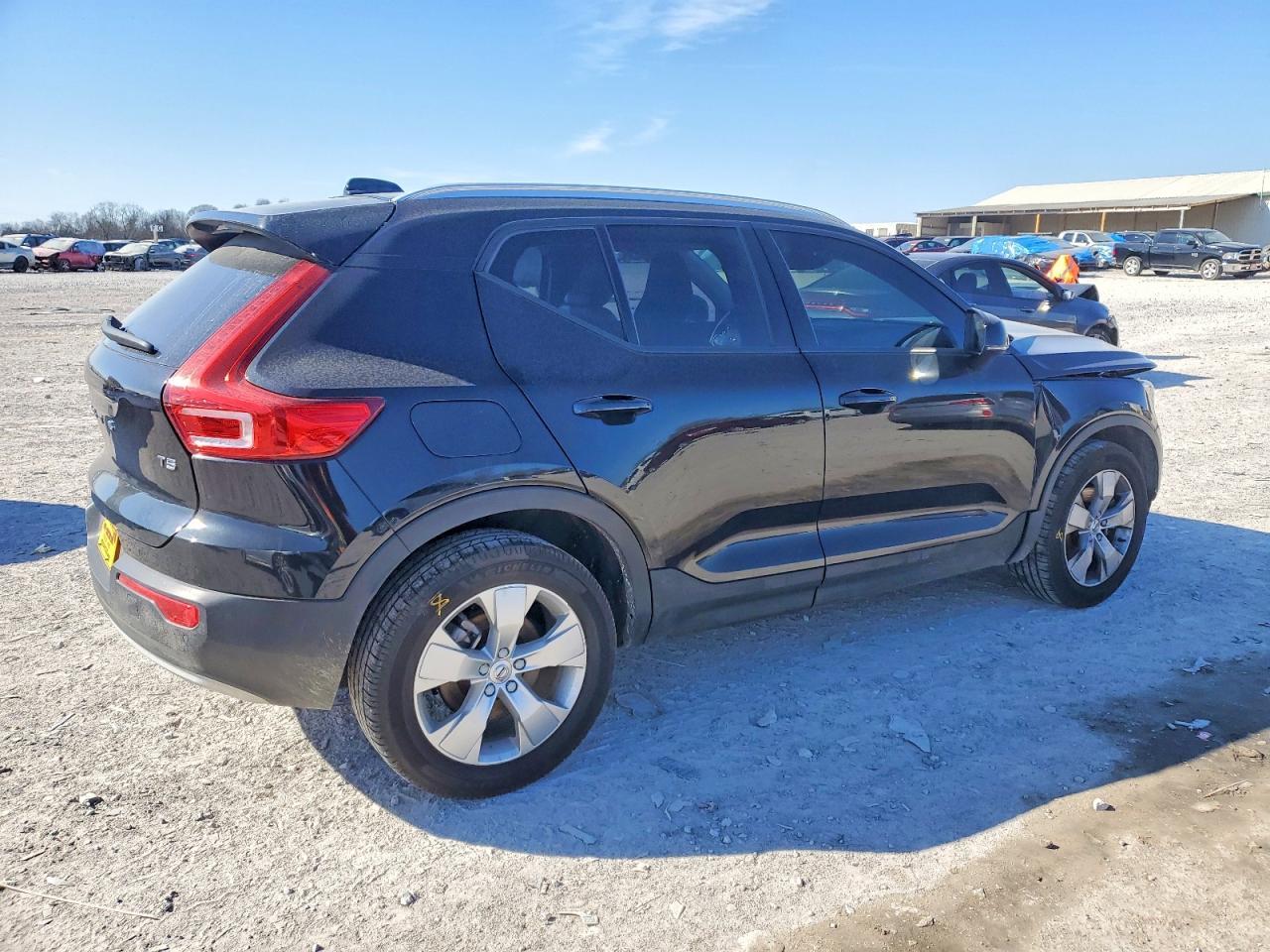 2021 VOLVO XC40