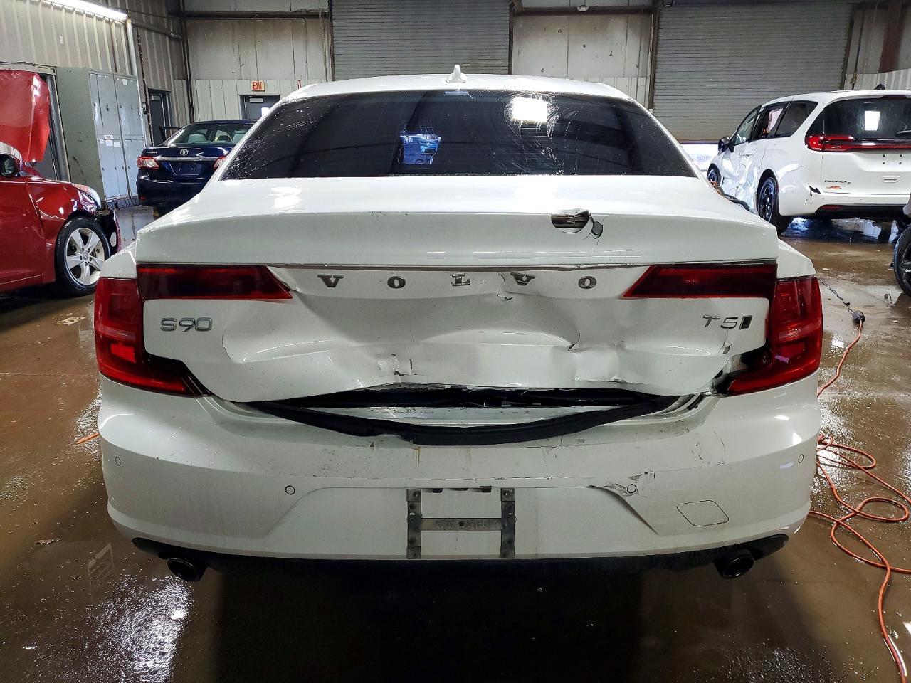 2018 VOLVO S90