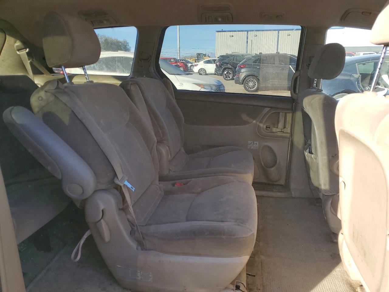 2004 TOYOTA SIENNA