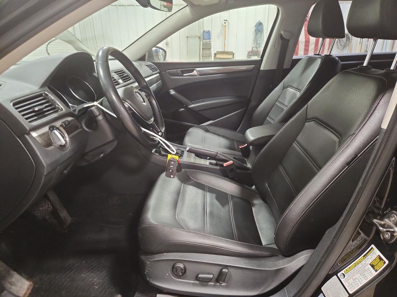 2016 VOLKSWAGEN Passat