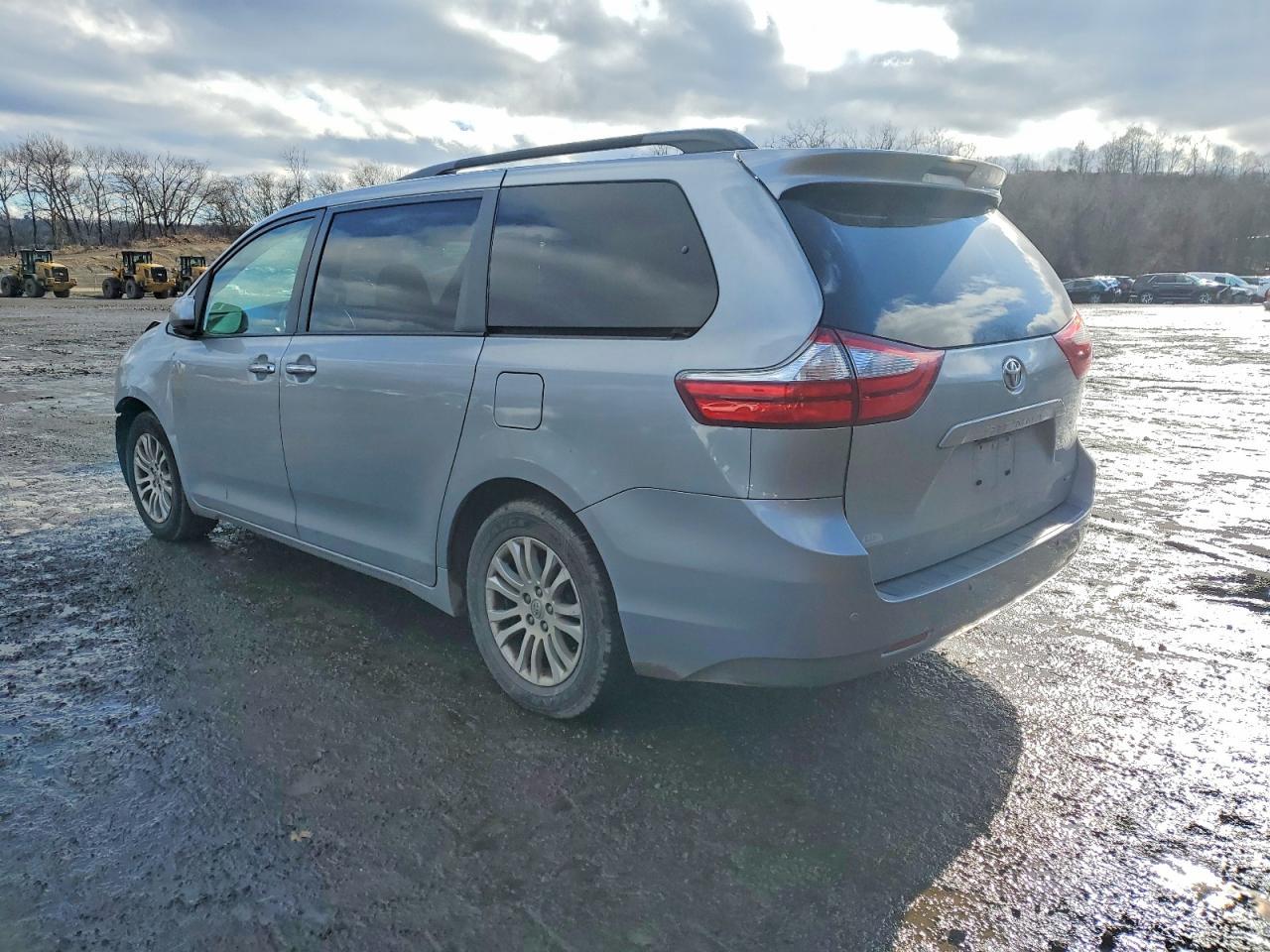 2017 TOYOTA SIENNA
