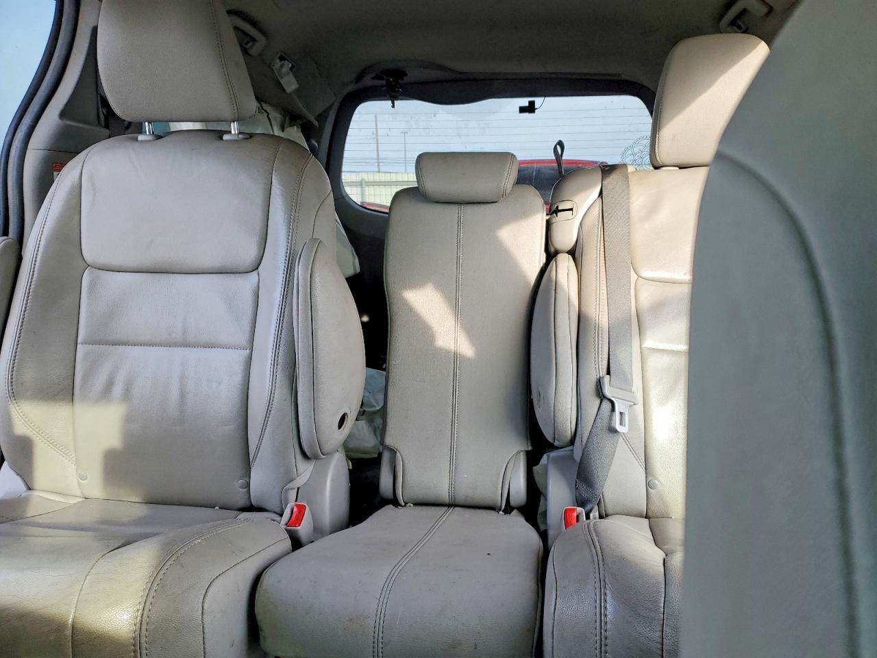 2015 TOYOTA SIENNA