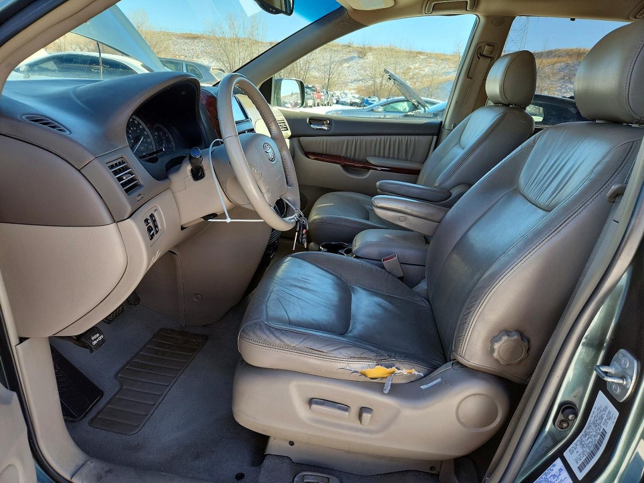 2004 TOYOTA SIENNA