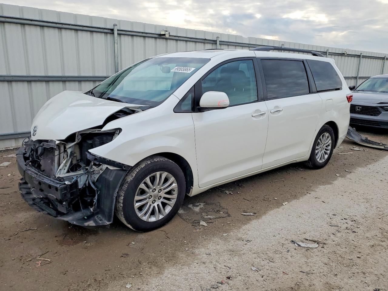 2015 TOYOTA SIENNA