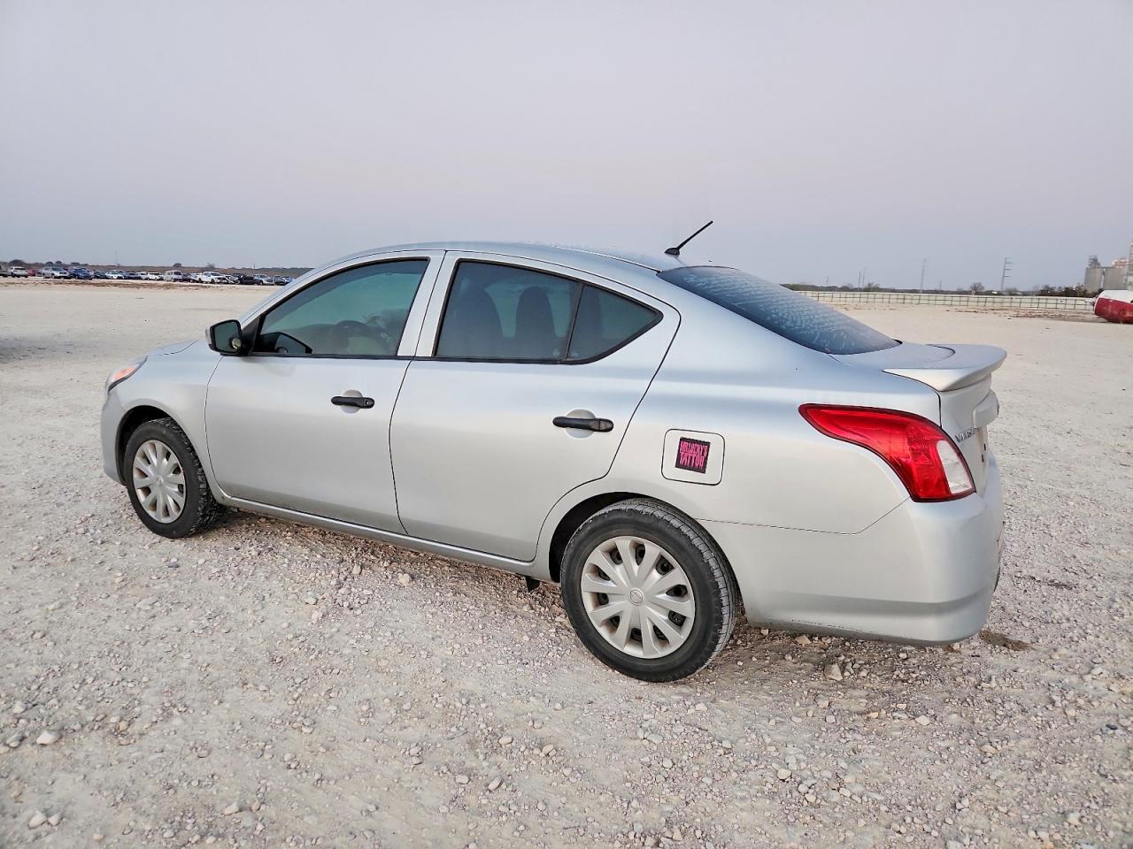 2017 NISSAN VERSA
