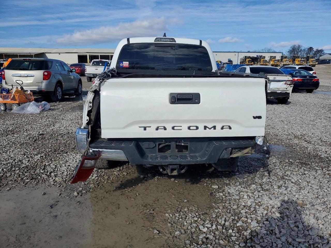 2018 TOYOTA TACOMA