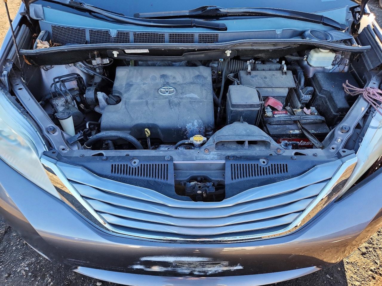 2013 TOYOTA SIENNA