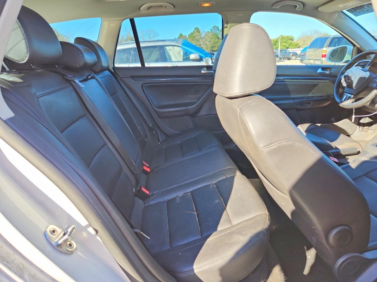 2011 VOLKSWAGEN JETTA