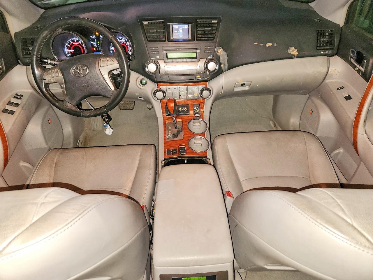 2010 TOYOTA HIGHLANDER