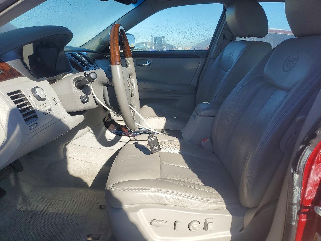 2011 CADILLAC DTS
