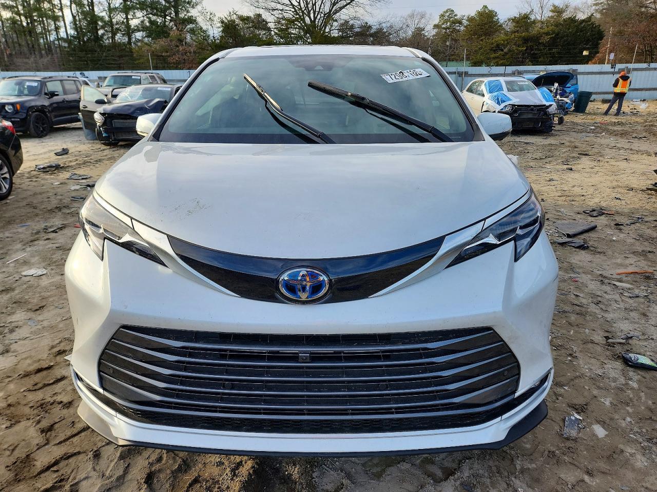 2025 TOYOTA SIENNA