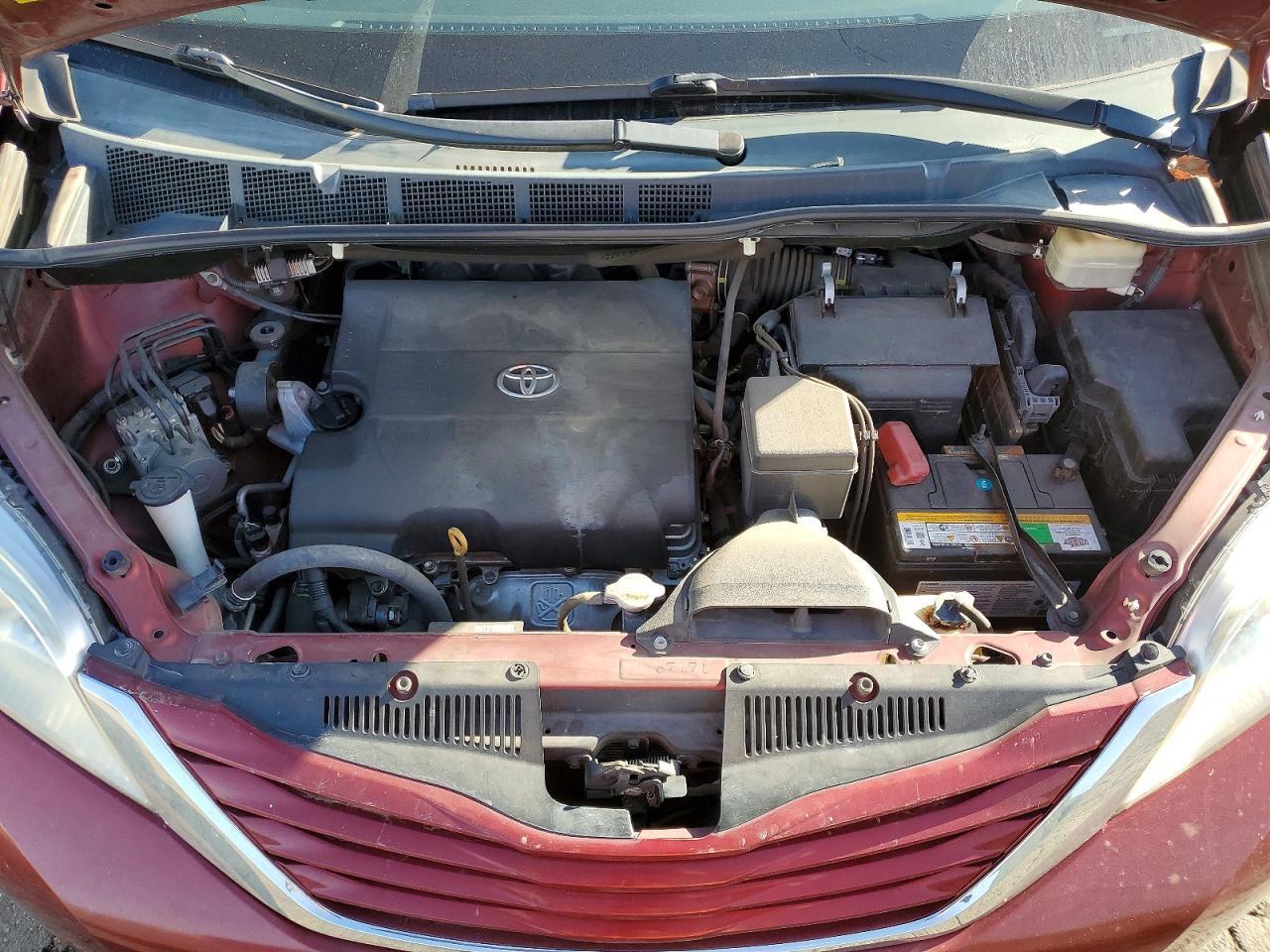 2016 TOYOTA SIENNA
