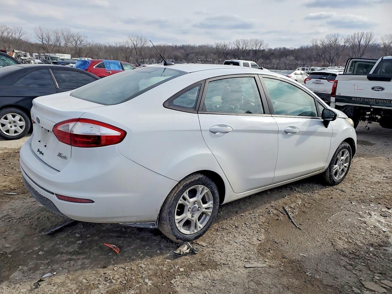 2016 FORD Fiesta