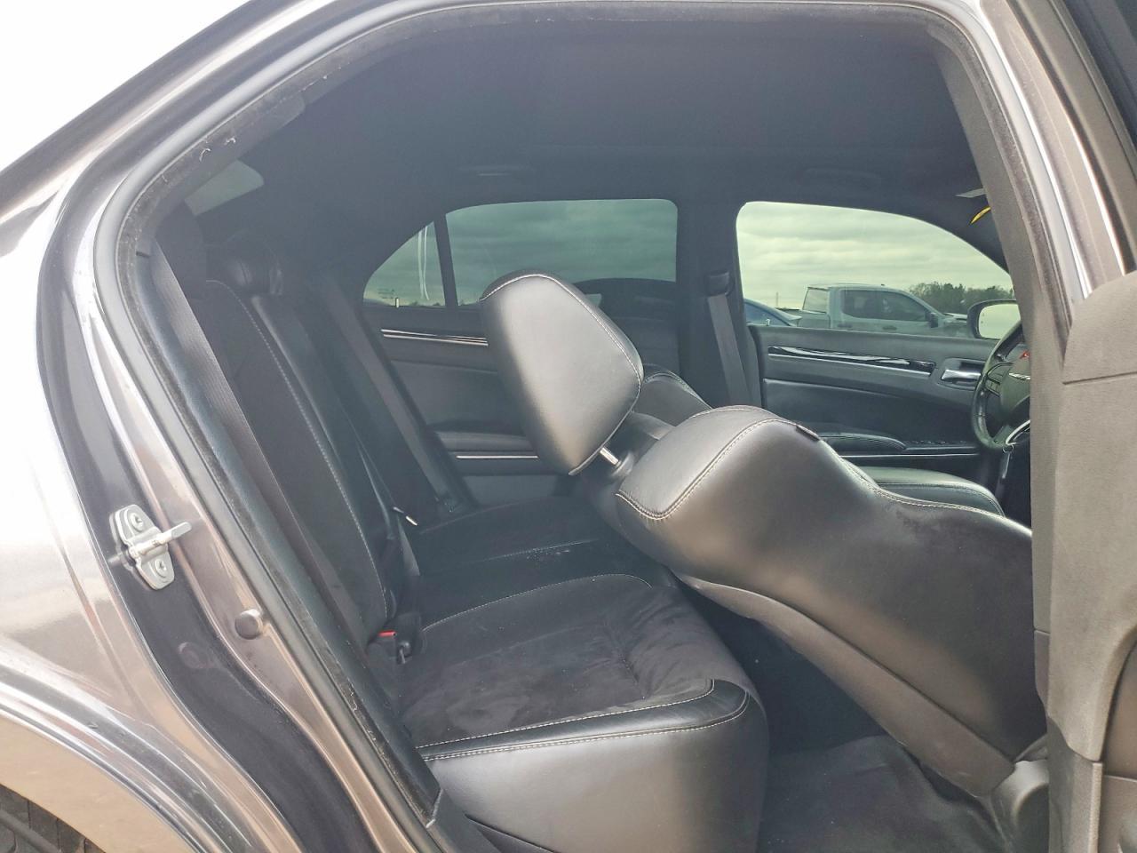 2019 CHRYSLER 300