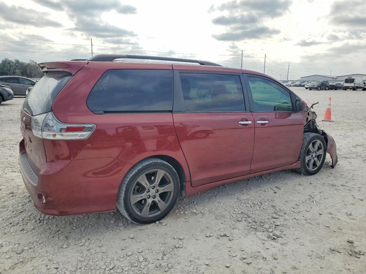 2017 TOYOTA SIENNA