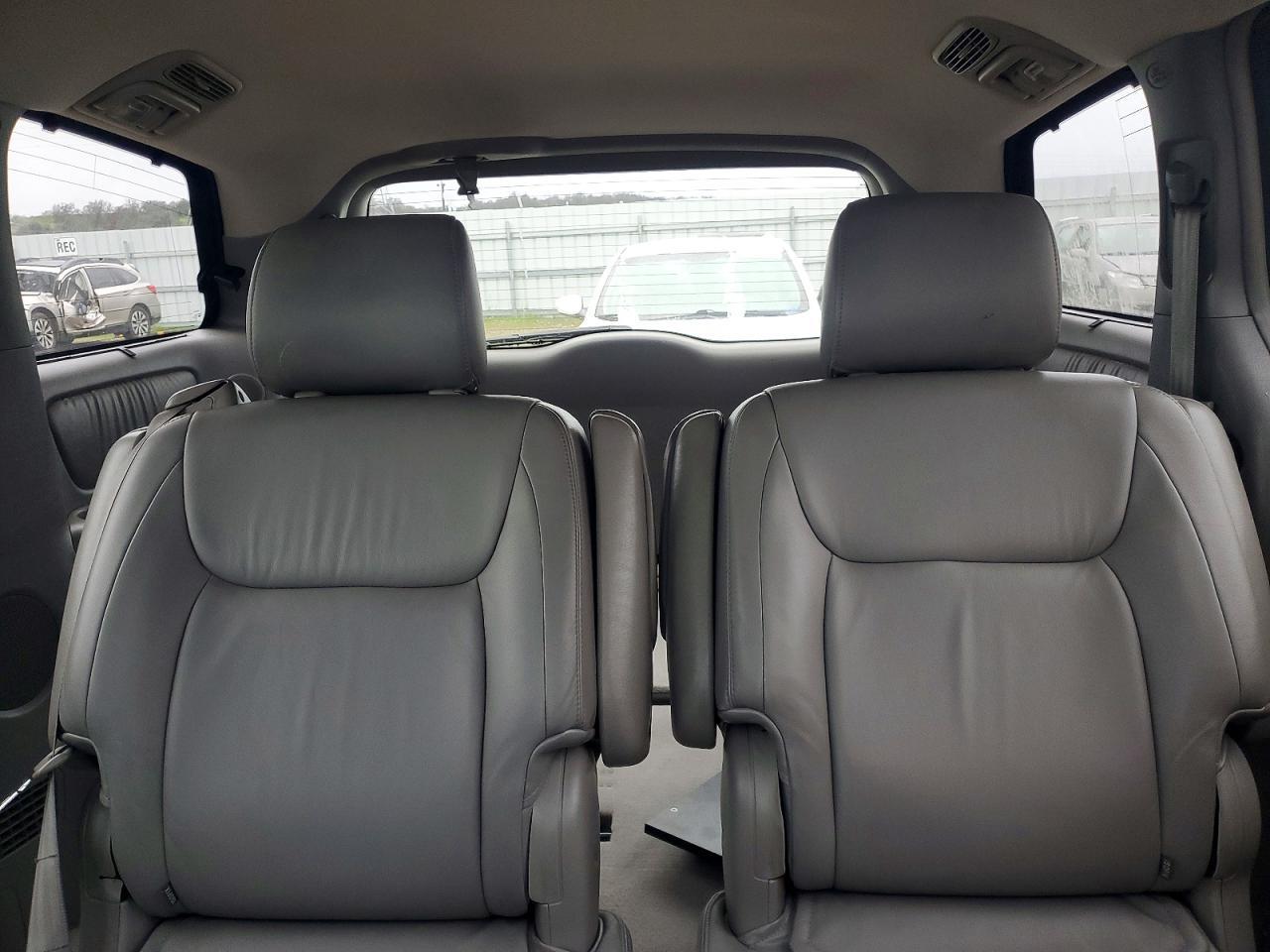 2004 TOYOTA SIENNA