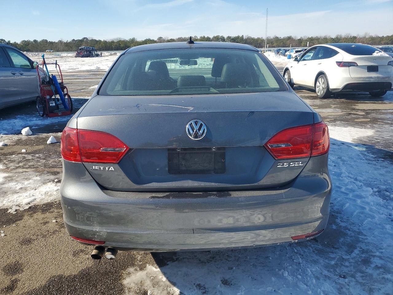 2011 VOLKSWAGEN JETTA