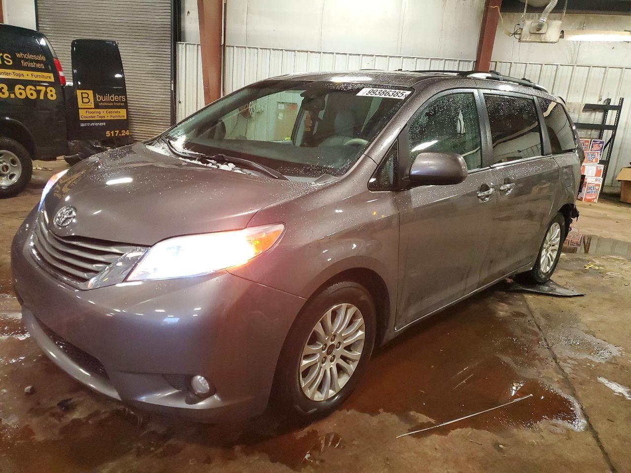 2014 TOYOTA SIENNA