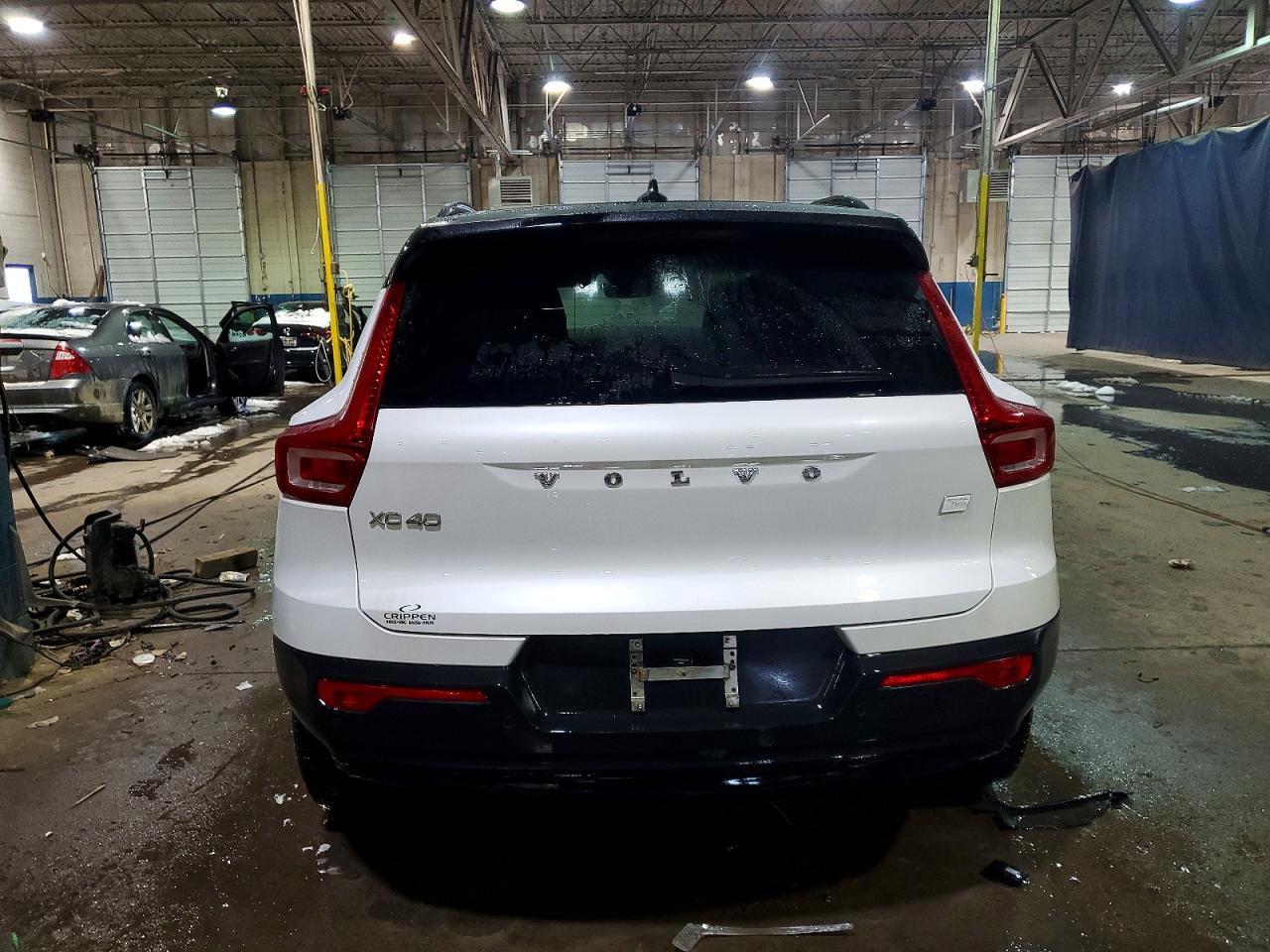 2022 VOLVO XC40